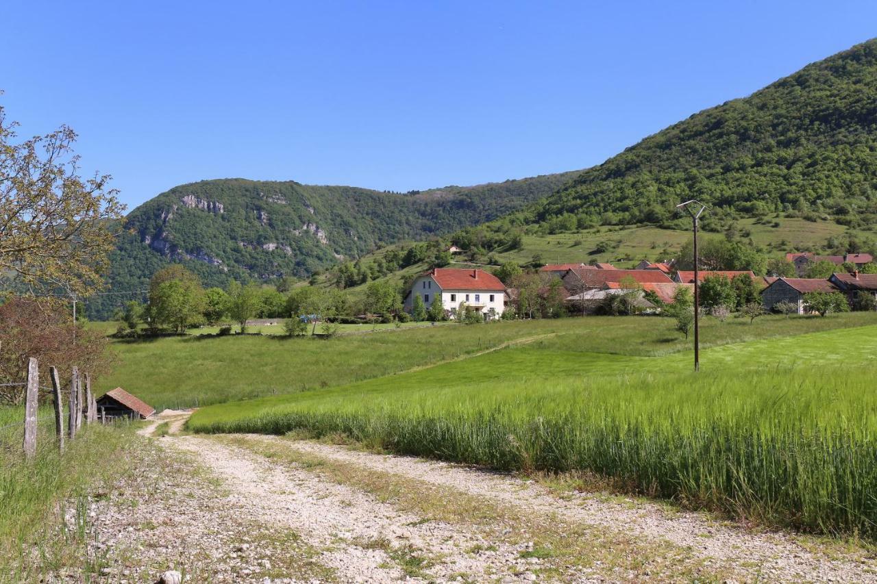 Bed and Breakfast Goute La Vie Marchamp Exterior foto