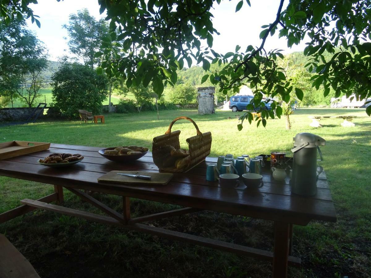 Bed and Breakfast Goute La Vie Marchamp Exterior foto