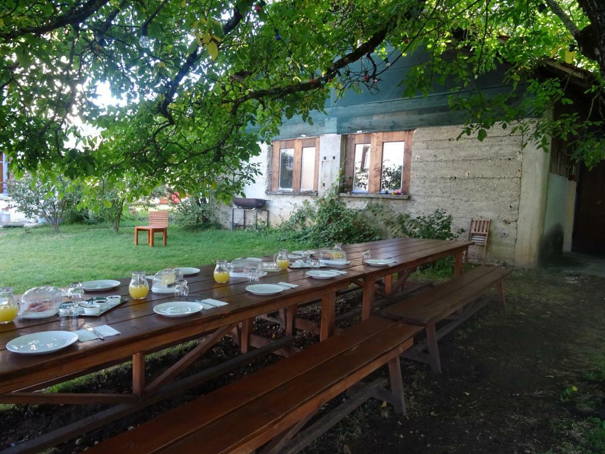 Bed and Breakfast Goute La Vie Marchamp Exterior foto