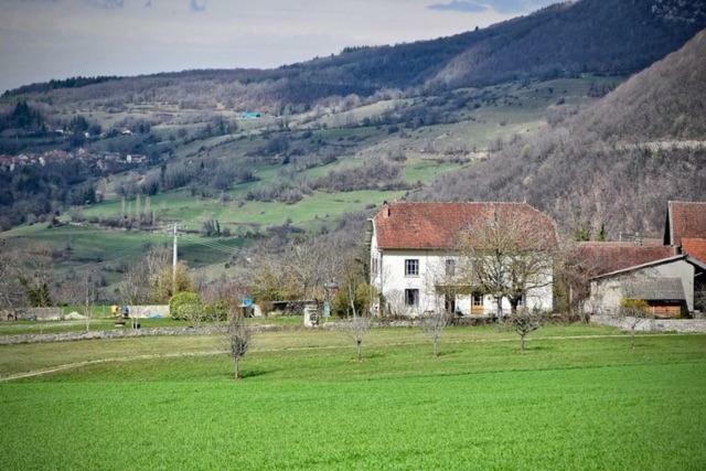 Bed and Breakfast Goute La Vie Marchamp Exterior foto